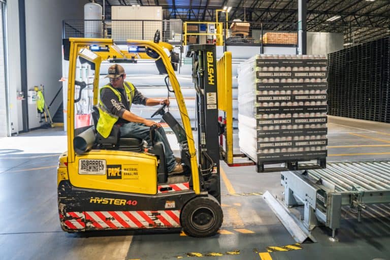 What Does A Warehouse Manager Manage 1 Forklift Warehouse Management 768x512 1